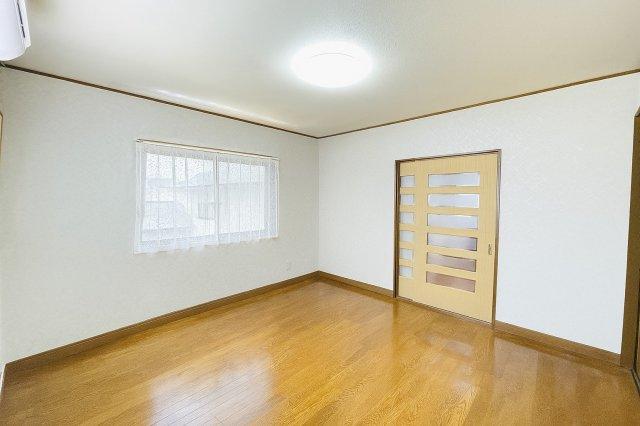 この画像はCGで加工して荷物を消しております。