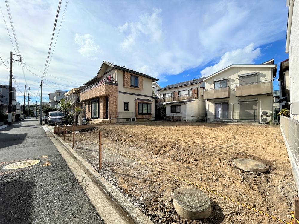 ～金沢文庫駅まで平坦徒歩約7分♪建築条件無し売地（２区画）～