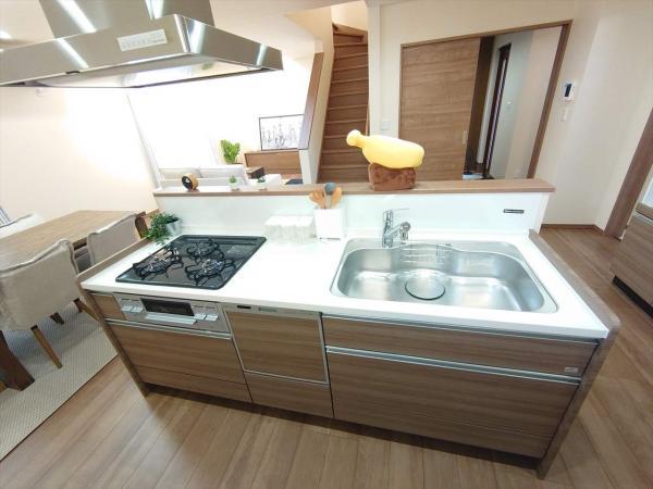 対面式システムキッチン（食洗器付き）