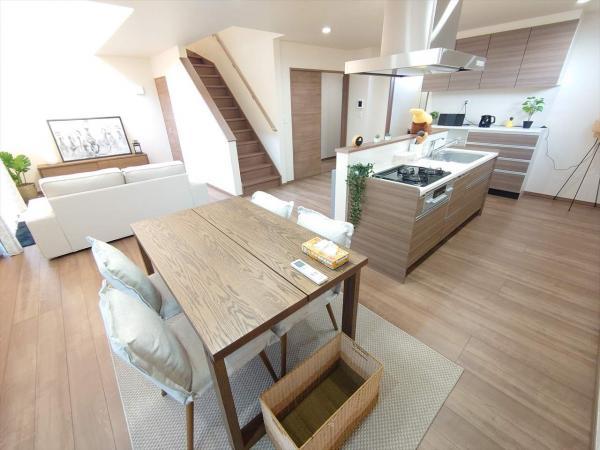 各室エアコン・照明・カーテン・一部家具付き！