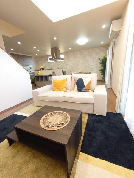 各室エアコン・照明・カーテン・一部家具付き！