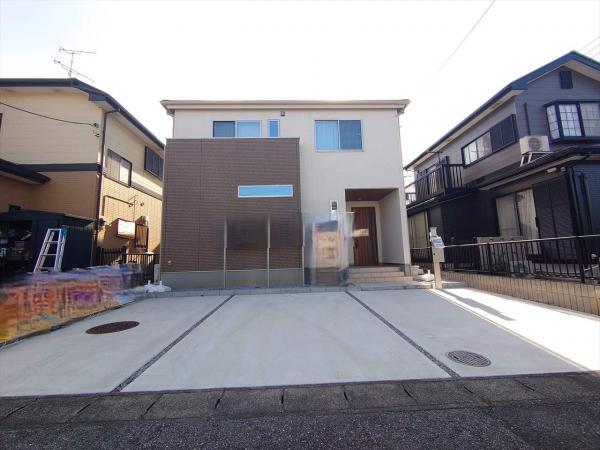 カースペース並列3台駐車可能（車種による）