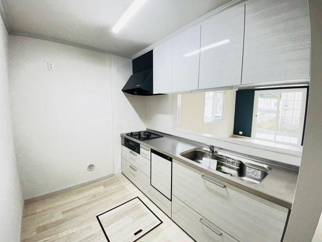 【キッチン】 リフォームされた食洗機付きキッチン♪ 対面式になりますのでお部屋を見渡しながらお料理が出来ます。