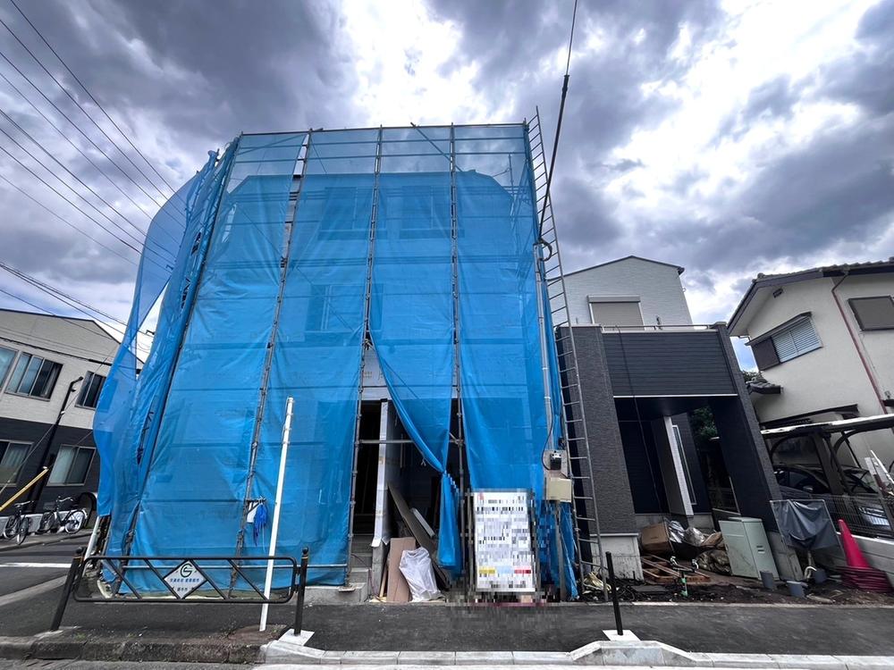 ☆閑静な住宅街☆狛江市東野川の邸宅！大型収納付きのプランとなっております♪