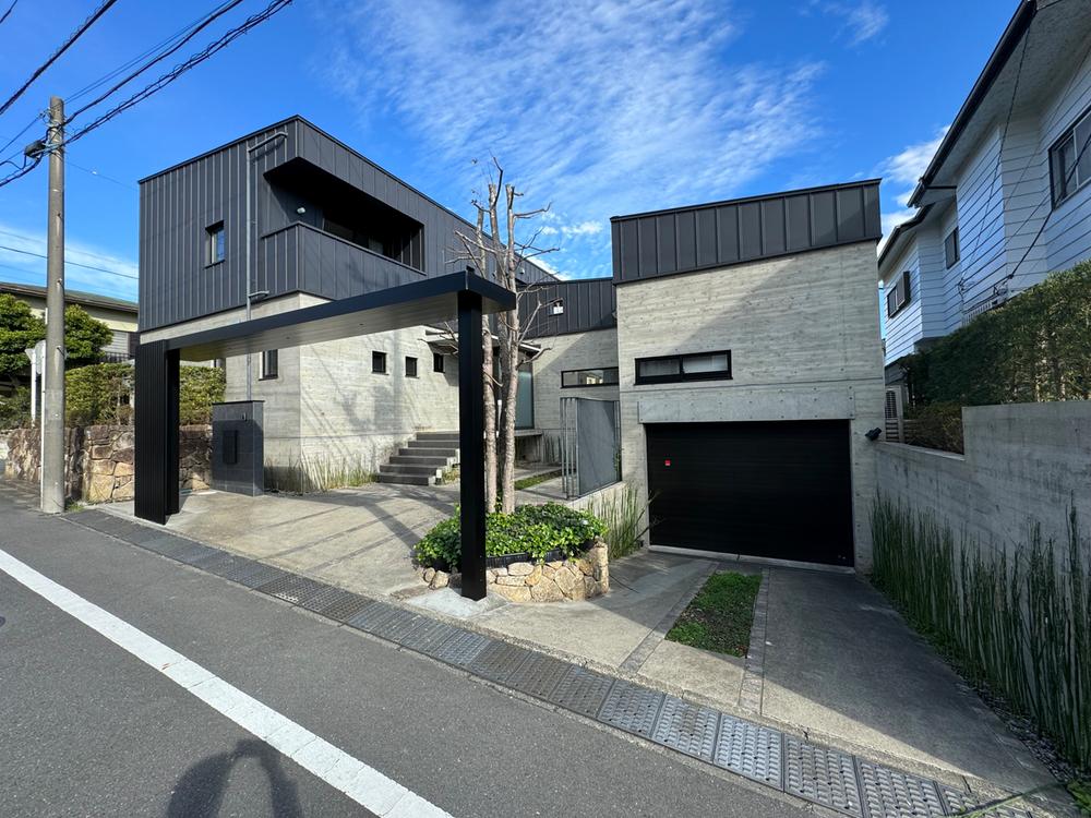 価格変更　西鎌倉HOUSE　重厚感・高級感のあるRC造の大邸宅　建物面積235平米　