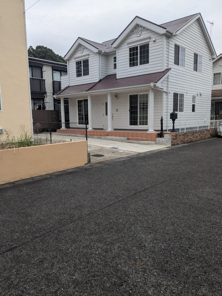 全面道路幅員6メートルなので駐車もラクラク♪