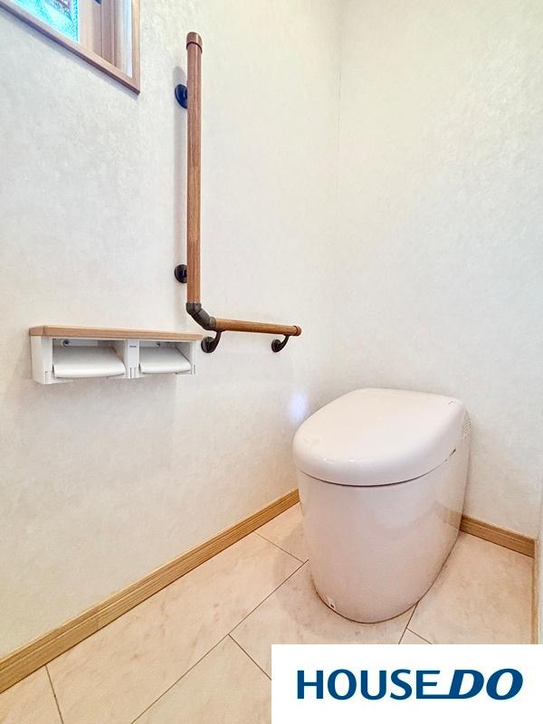 すっきりとしたタンクレストイレ