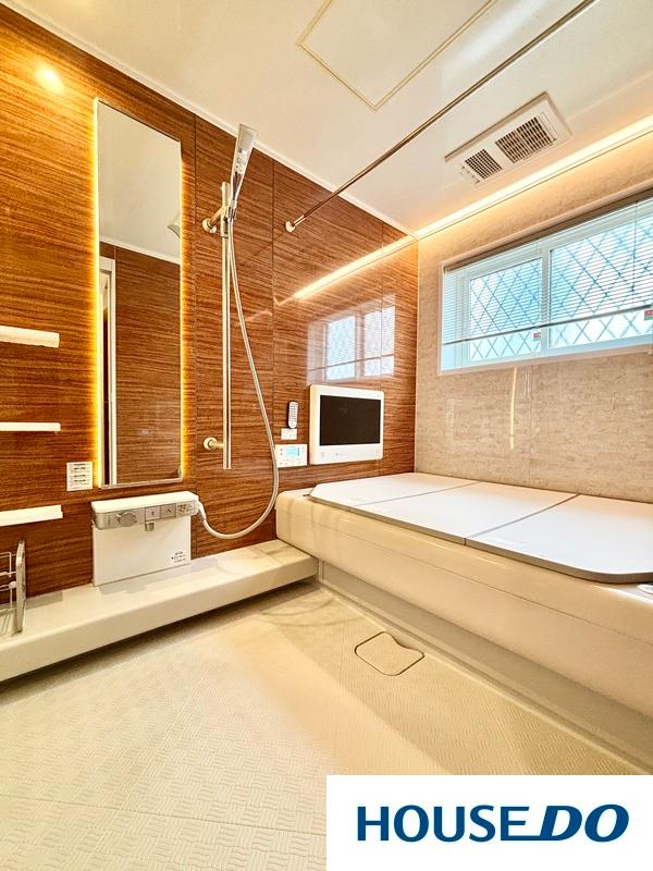 ホテルライクな1.5坪浴室（テレビ付き）