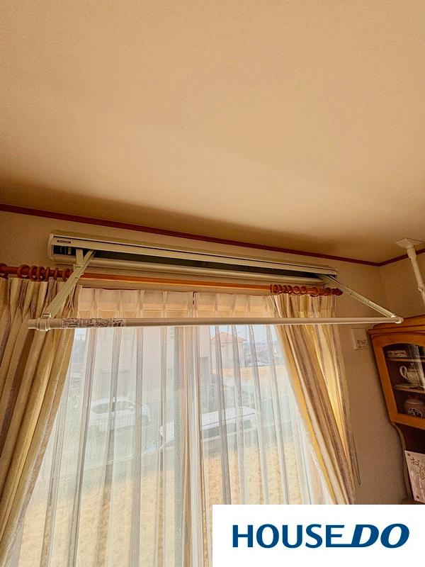 リビングに室内物干し付き