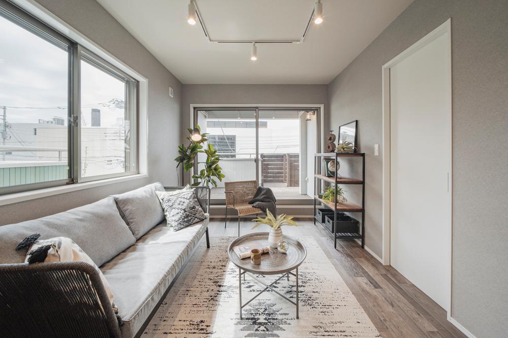 SUUMO】潮風感じるウッドデッキが気持ち良い佐島の家。富士山と