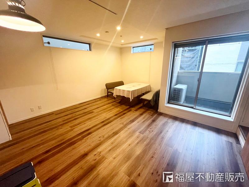 中川澄子、【古い建物】、希少な額装用画集より、新品額装付、状態良好 八事ハウス 中川エリカ建築設計事務所 起伏のある住宅地に建つ4