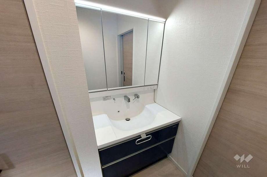 月ノ子の居る丘 月影［紺］【紳士扇子】 - 京扇子の老舗｜ギフト 扇子の山二