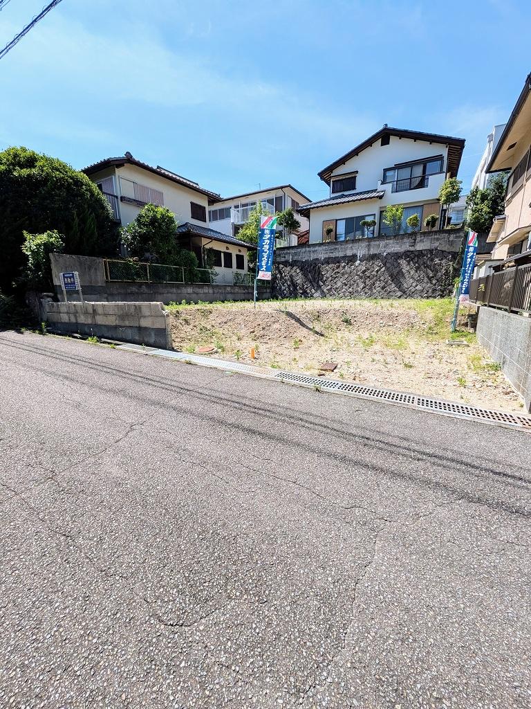 宝塚市中山五月台４丁目　【建築条件なし宅地　南向きの整形地】