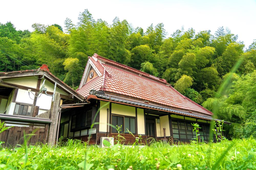 ドッグランも可能な改装履歴のある古民家住宅