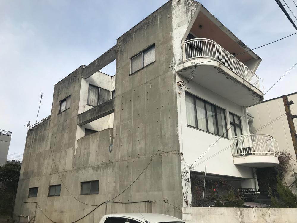 松福町1丁目三階建住宅