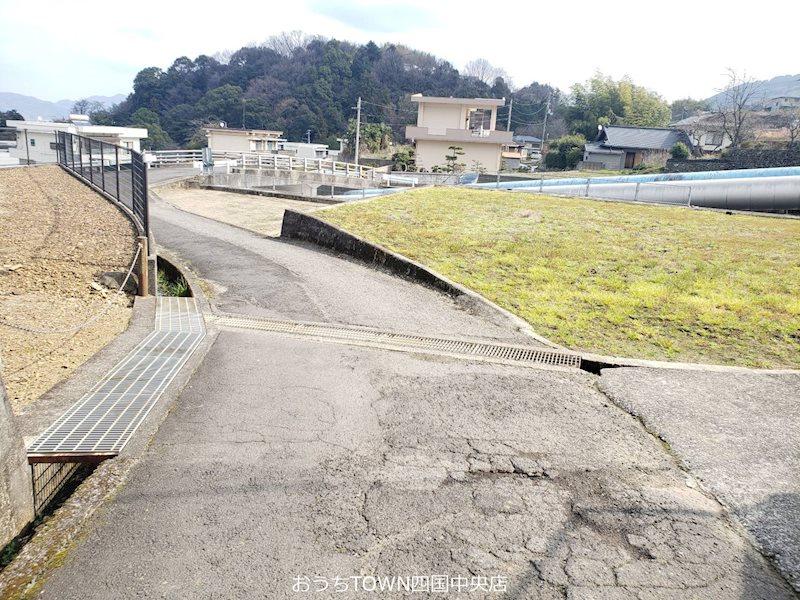 上柏町（伊予三島駅） 401万円