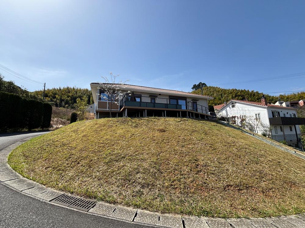 水辺の築浅平屋邸宅 「温泉付き管理別荘地 雷山の森」