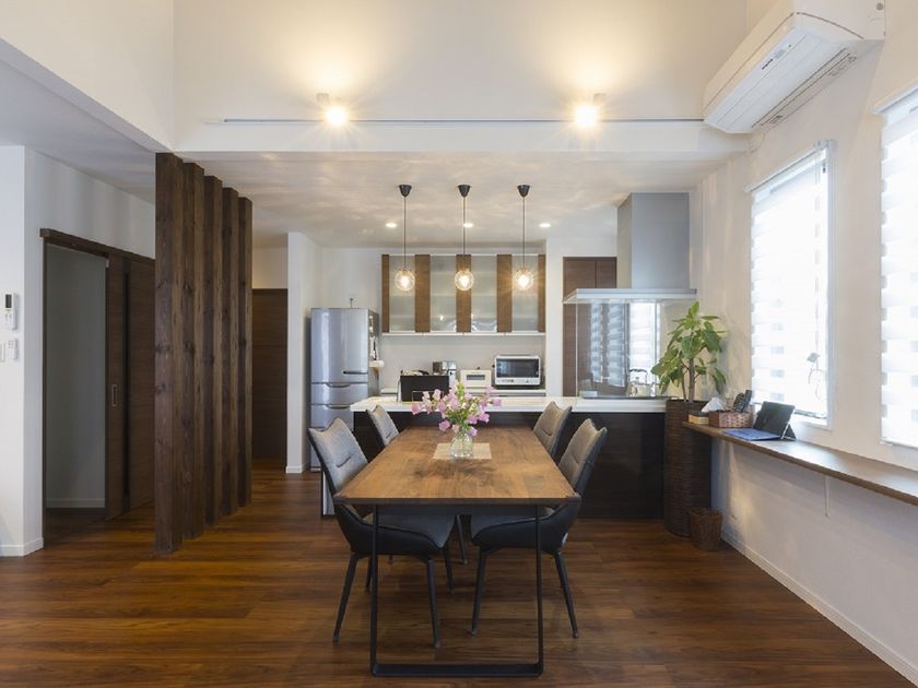 秀光ビルド 採光にこだわり、デザイン性と機能性の両方を叶えた店舗付住宅の画像