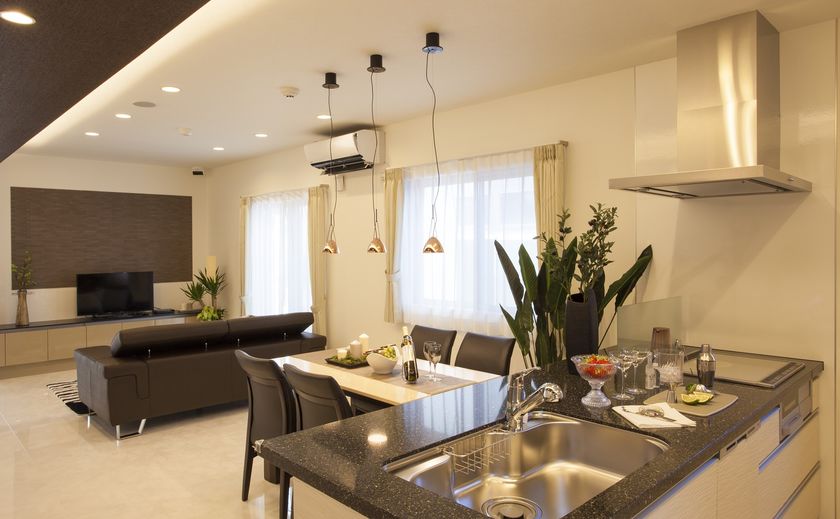 秀光ビルド クロスや窓にも工夫をほどこし、インパクトのあるこだわりの空間にの画像