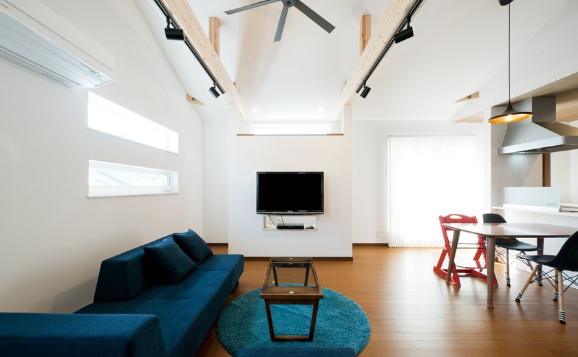 ソーラースマートグリッドホーム　三陽工務店 独自通気工法に加え、土台・柱にヒノキ木材を採用。カビや結露を抑制した快適な住環境の画像