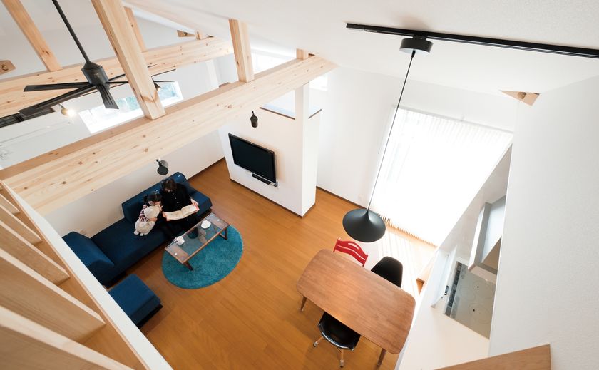 ソーラースマートグリッドホーム　三陽工務店 勾配天井や大きな吹き抜けのある家など、強い構造を活かした設計自由度の高い家づくりの画像