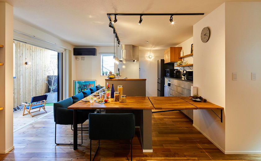 HOLIDAYS（ホリデイズ） 「私たちは、毎日を愉しむ暮らしのために、『性能』も不可欠と考えます」の画像