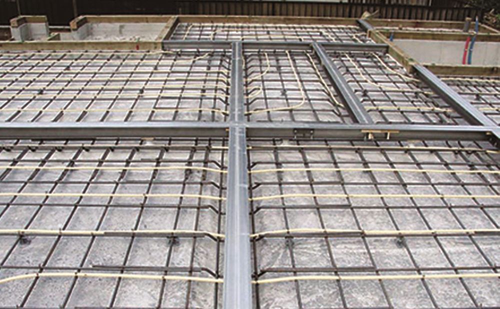 ユニバーサルホーム 床下に砂利を敷き詰めた頑強なオリジナル基礎。快適さを実現しながら災害にも強い家にの画像