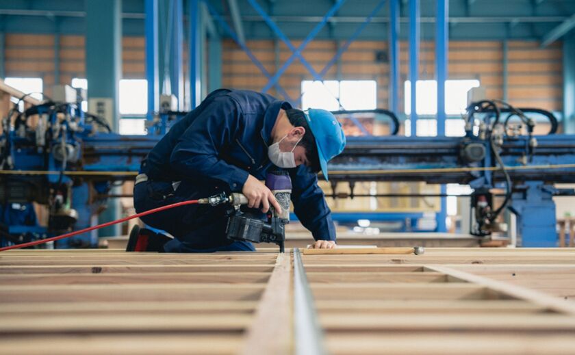 永和住宅 熟練の職人技が光る、きめ細やかな製材作業の画像