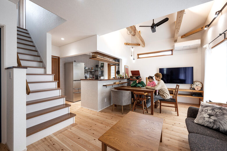 昭和住宅 社有林と自社製材工場の一貫体制で、中間マージンを抑えながら、熟練の技術で建てるの画像