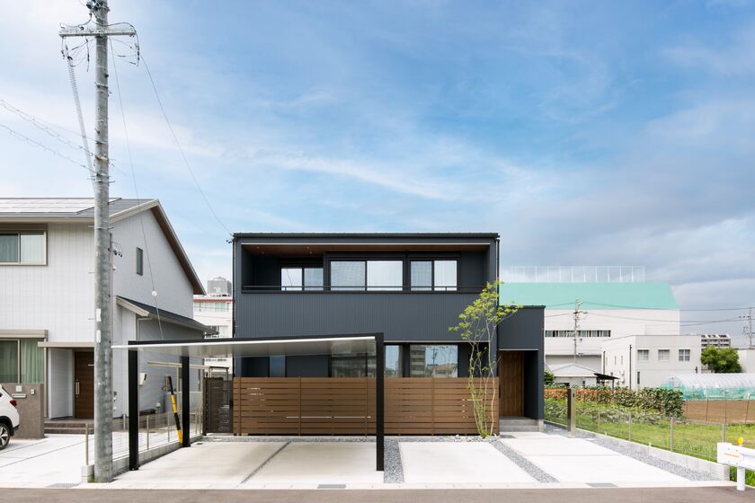 シンプル工務店 おしゃれな洋服や週末ドライブも楽しめるお手頃価格だから！の画像