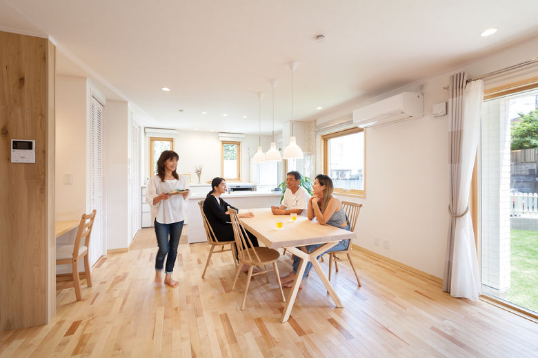 ジューテックホーム 施主の96%が導入する蓄熱式温水床暖房。遠赤外線と輻射熱で体の芯からぽかぽかにの画像