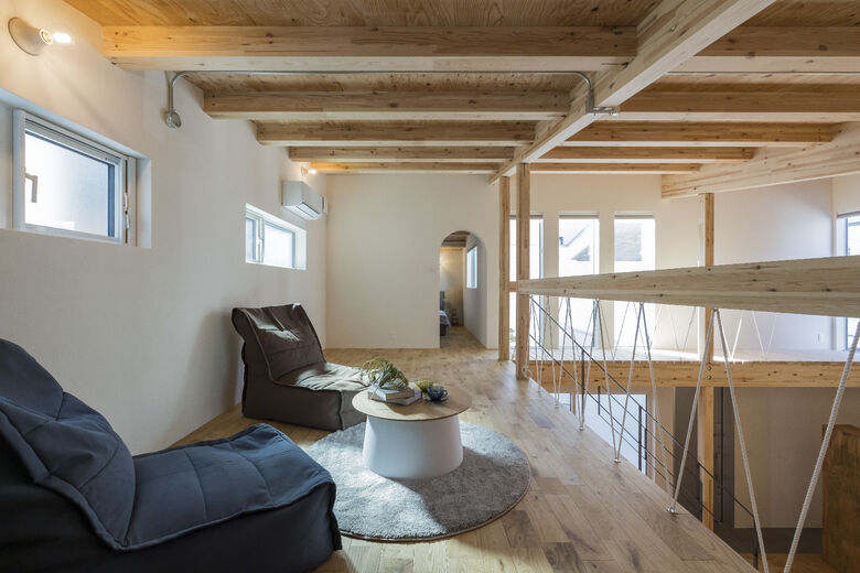 はだしの家． 無垢材をふんだんに使用した自然素材の家の画像