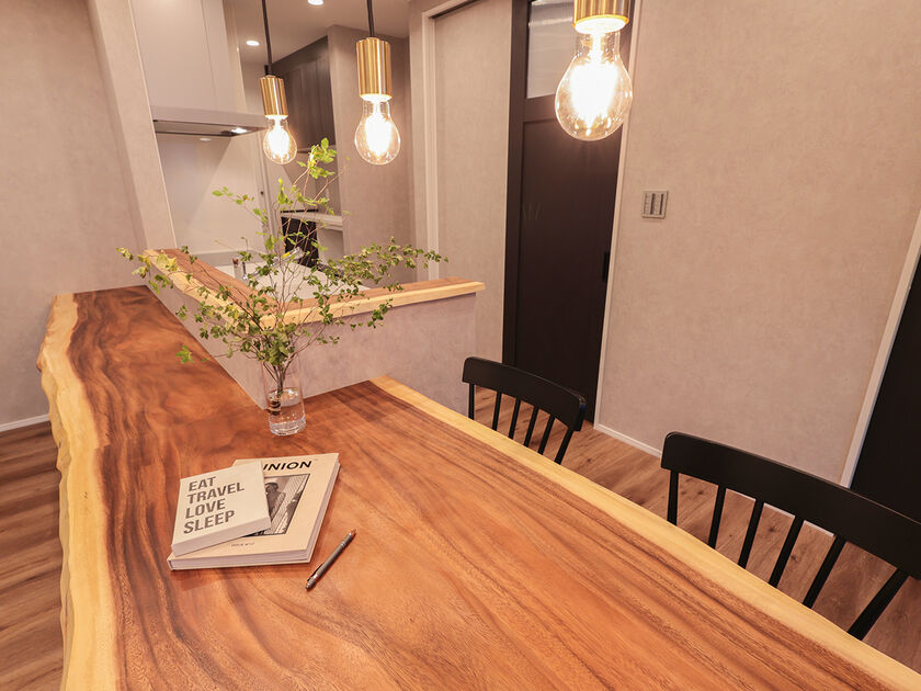 COLORS工務店 一級建築士事務所 『耳』が魅力の天然木をふんだんに使った空間づくりの画像