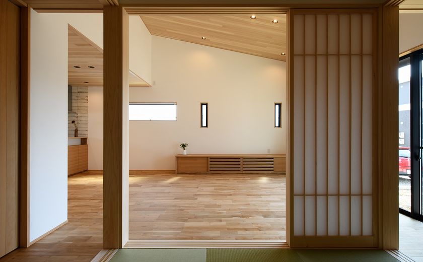 大政建築 職人が丁寧に造り上げる天然木を使ったオリジナル造作家具も本体価格に含まれるの画像