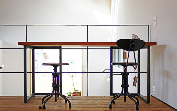 ナカミチホーム 「SQUARE」の家具の力強さを生かした空間の画像