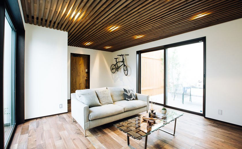 Lib Work ムダを削ぎ落とした空間に、和のテイストをプラスした同社の人気ブランド〈Z・E・N〉の画像