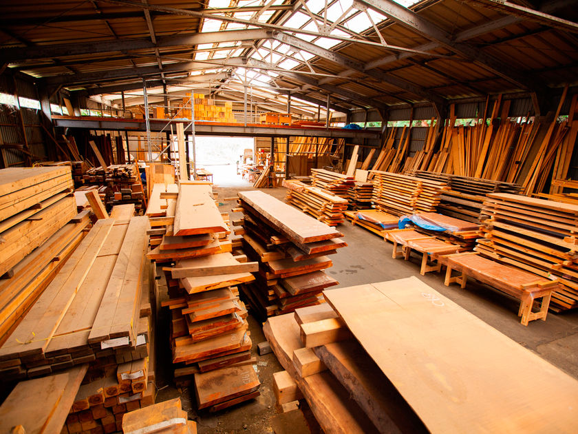 天然木の家　HODAKA 一級建築士事務所 多種多様な天然木の自社倉庫から、自ら選んで家が建てられることの画像