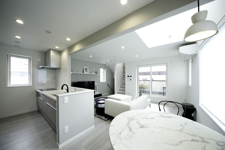 ハウジングカフェ 家づくりの参考になるショールーム、宿泊体験可能なモデルハウスも公開中の画像