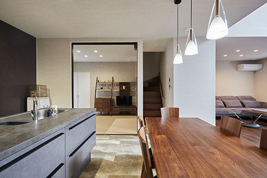 ひのき住宅 【5000万円台/完全分離型/二世帯住宅】家族の距離感と将来を見据えた間取り、デザインの異なる二つの家の建築実例画像4