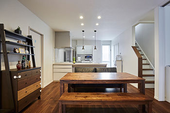 ひのき住宅 【5000万円台/完全分離型/二世帯住宅】家族の距離感と将来を見据えた間取り、デザインの異なる二つの家の建築実例画像7