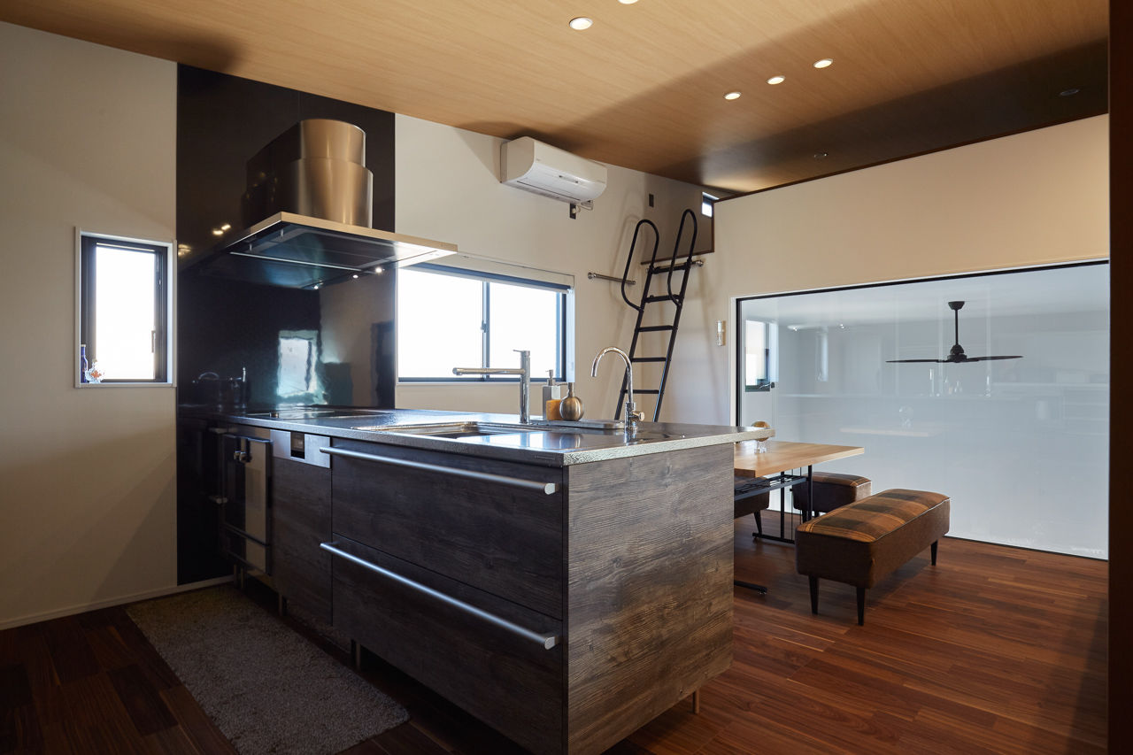 ひのき住宅 【3000万円台/2階リビング/ビルトインガレージ】お気に入りの空間で愛車を眺めるLDKの開放的デザインの建築実例画像5