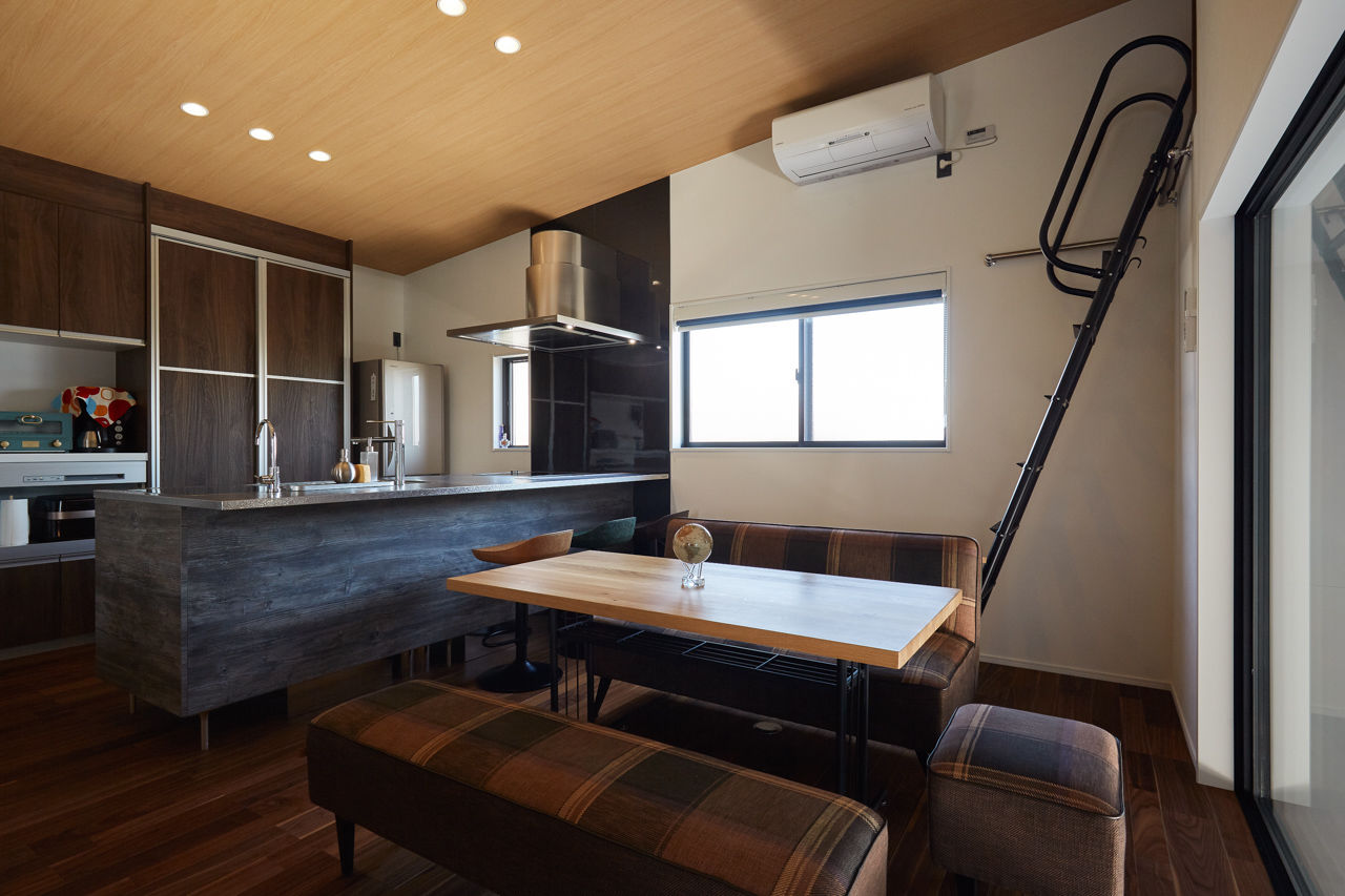 ひのき住宅 【3000万円台/2階リビング/ビルトインガレージ】お気に入りの空間で愛車を眺めるLDKの開放的デザインの建築実例画像6