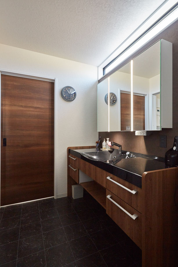 ひのき住宅 【3000万円台/2階リビング/ビルトインガレージ】お気に入りの空間で愛車を眺めるLDKの開放的デザインの建築実例画像7