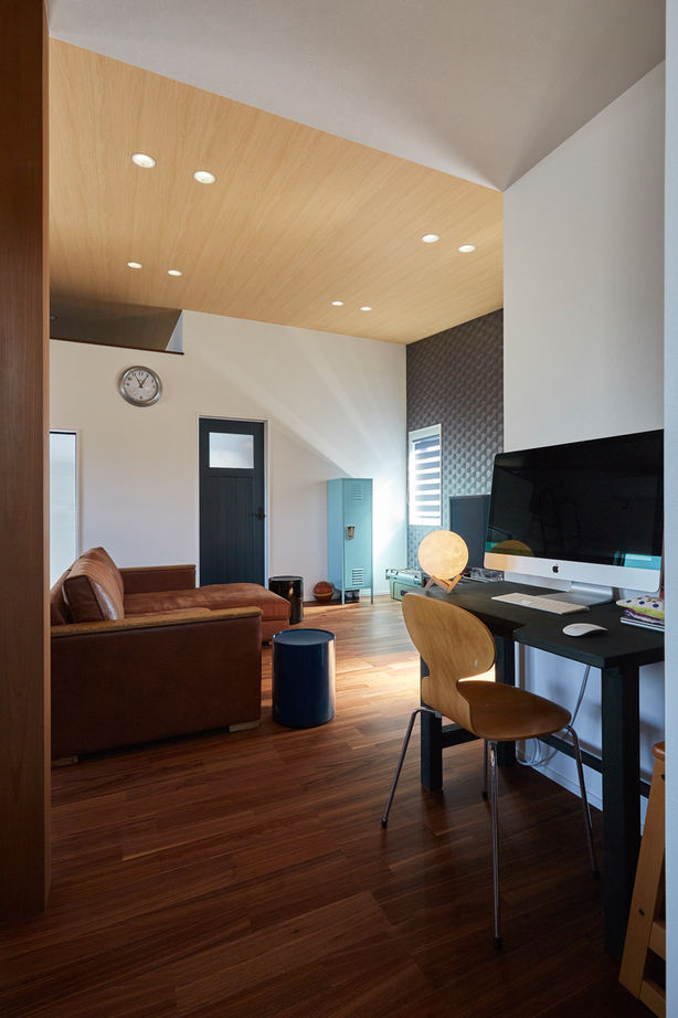 ひのき住宅 【3000万円台/2階リビング/ビルトインガレージ】お気に入りの空間で愛車を眺めるLDKの開放的デザインの建築実例画像8