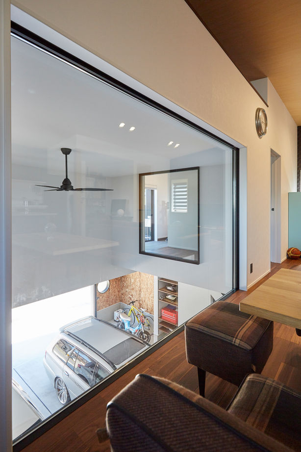 ひのき住宅 【3000万円台/2階リビング/ビルトインガレージ】お気に入りの空間で愛車を眺めるLDKの開放的デザインの建築実例画像9