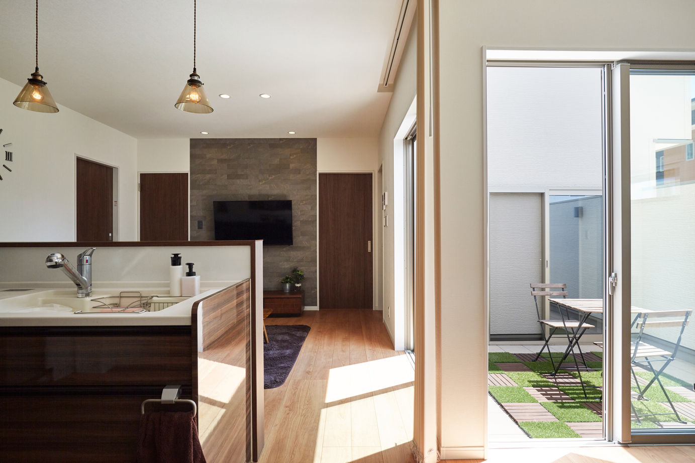 ひのき住宅 【2000万円台/プライベート空間/シンプルモダン】完全プライベートのお庭　北欧風モダン・コートハウスの建築実例画像3