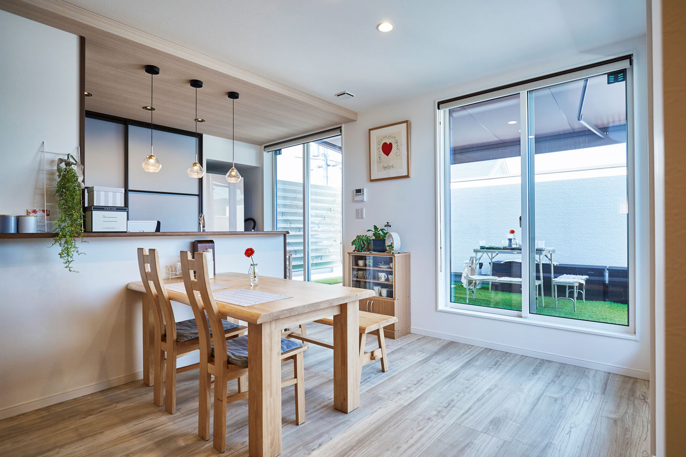 ひのき住宅 【2000万円台/2階リビング/ルーフバルコニー】バルコニーで家族と団らんを楽しむ理想の暮らしの建築実例画像3