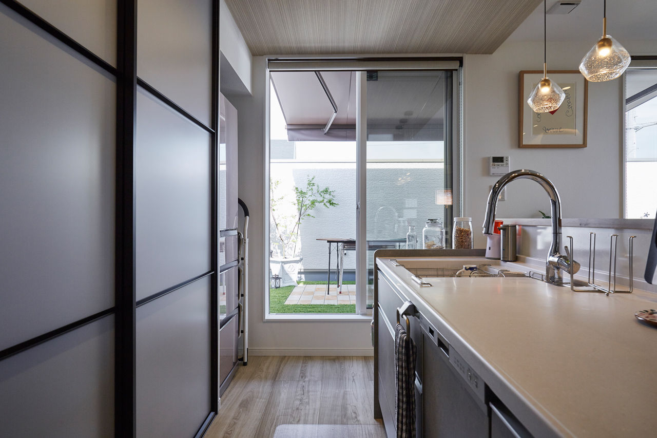 ひのき住宅 【2000万円台/2階リビング/ルーフバルコニー】バルコニーで家族と団らんを楽しむ理想の暮らしの建築実例画像8