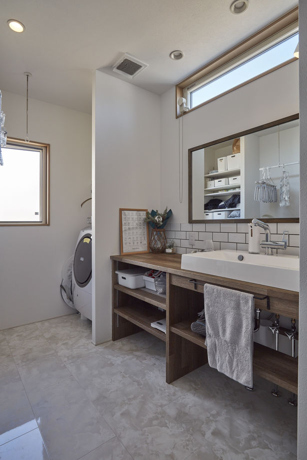 ひのき住宅 【3000万円台/吹抜け/和モダン平屋】まるで旅館　大屋根の軒下通路と造作家具で魅せる和室のある平屋の建築実例画像7