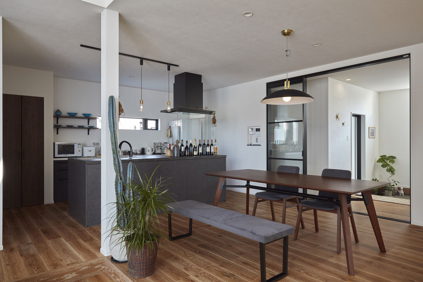 ひのき住宅 【スキップフロア/インナーガレージ】時が経っても魅力的な内装　ヴィンテージプロヴァンスの建築実例画像7